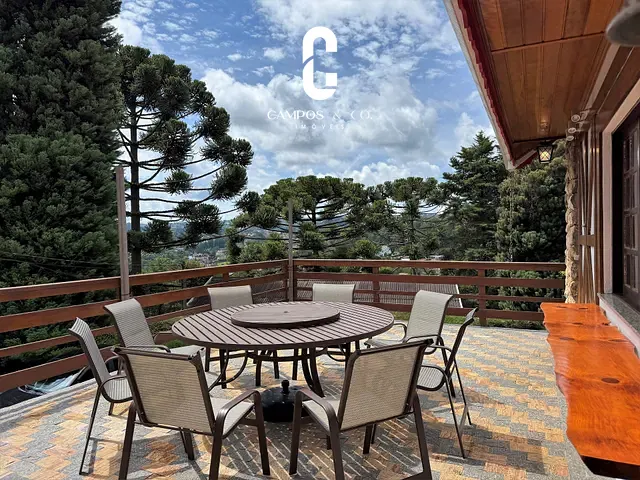 Casa com 1137m² 6 quartos e 5 banheiros, à venda, no bairro Vila Jaguaribe em Campos do Jordão
