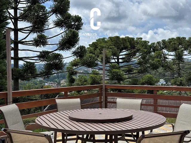 Casa com 1137m² 6 quartos e 5 banheiros, à venda, no bairro Vila Jaguaribe em Campos do Jordão