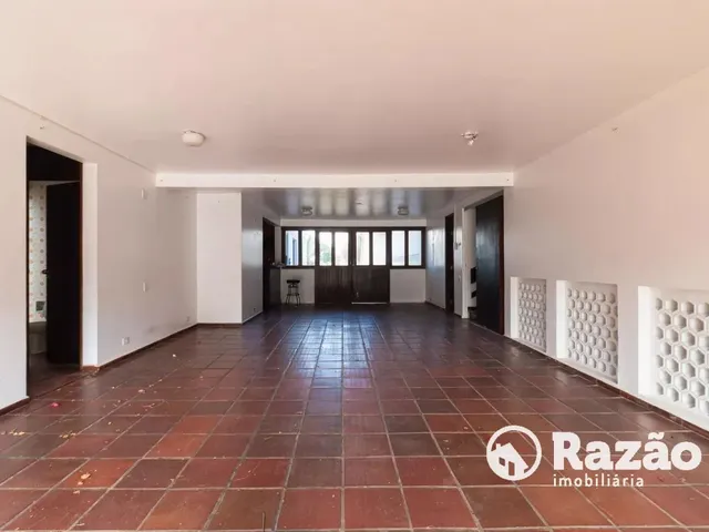 Casa 1 quarto e 5 banheiros, para alugar, no bairro Vista Alegre em Curitiba