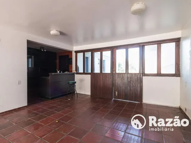 Casa 1 quarto e 5 banheiros, para alugar, no bairro Vista Alegre em Curitiba