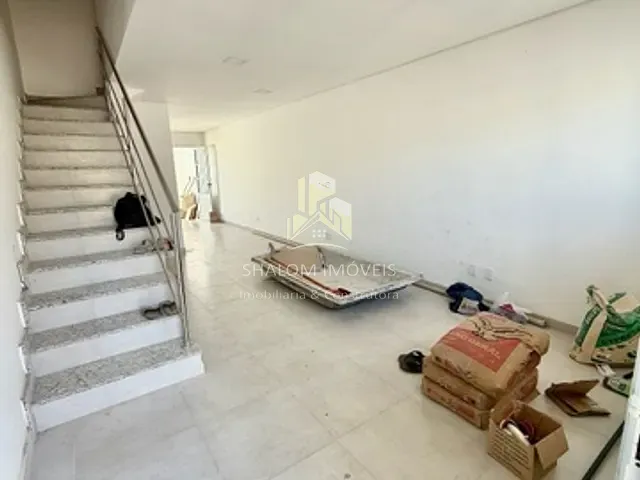 Casa 2 quartos e 3 banheiros, à venda, no bairro Parque Xangri-Lá em Contagem