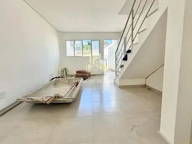 Casa 2 quartos e 3 banheiros, à venda, no bairro Parque Xangri-Lá em Contagem