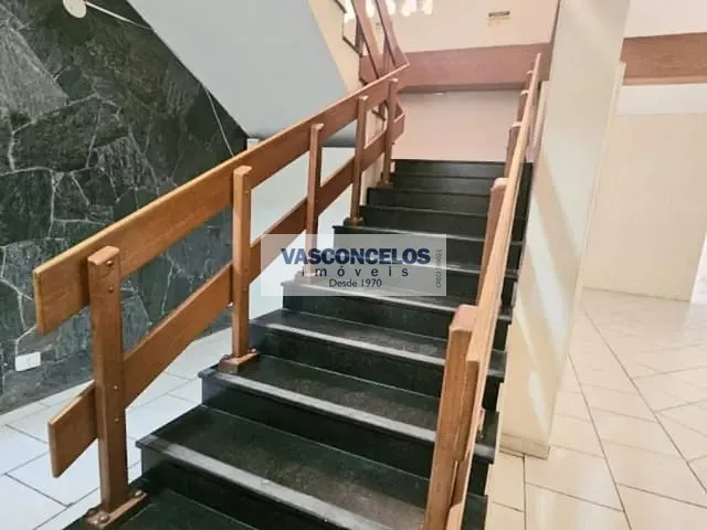 Casa com 450m², para alugar, no bairro Centro em São José dos Campos