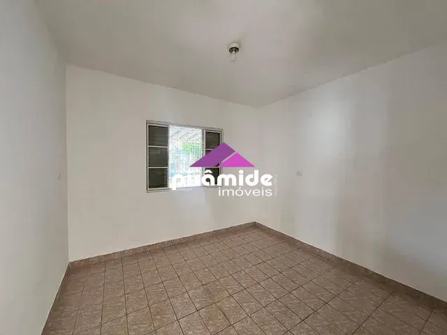 Casa com 210m² 3 quartos e 2 banheiros, para alugar, no bairro Jardim Uirá em São José dos Campos