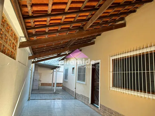 Casa com 245m² 2 quartos e 2 banheiros, à venda, no bairro Jardim das Gaivotas em Caraguatatuba