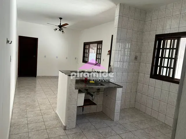 Casa com 245m² 2 quartos e 2 banheiros, à venda, no bairro Jardim das Gaivotas em Caraguatatuba
