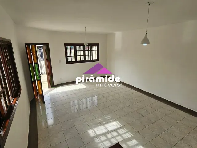Casa 3 quartos e 2 banheiros, para alugar, no bairro Jardim das Indústrias em São José dos Campos