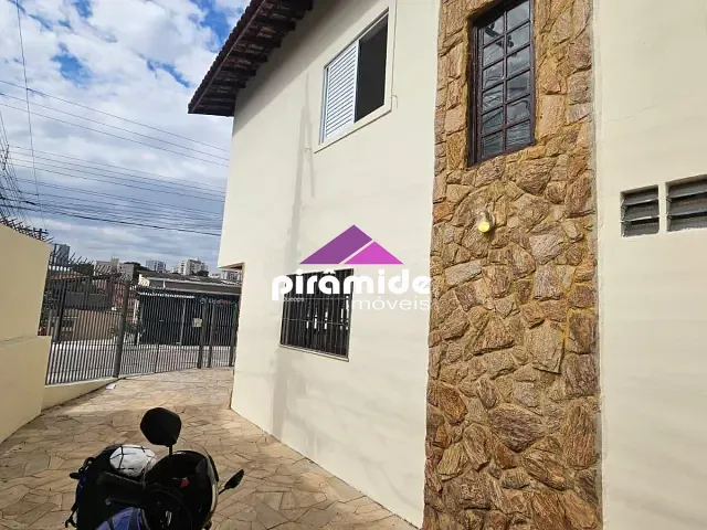 Casa 3 quartos e 2 banheiros, para alugar, no bairro Jardim das Indústrias em São José dos Campos