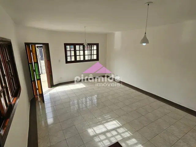 Casa 3 quartos e 2 banheiros, para alugar, no bairro Jardim das Indústrias em São José dos Campos