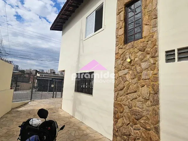 Casa 3 quartos e 2 banheiros, para alugar, no bairro Jardim das Indústrias em São José dos Campos