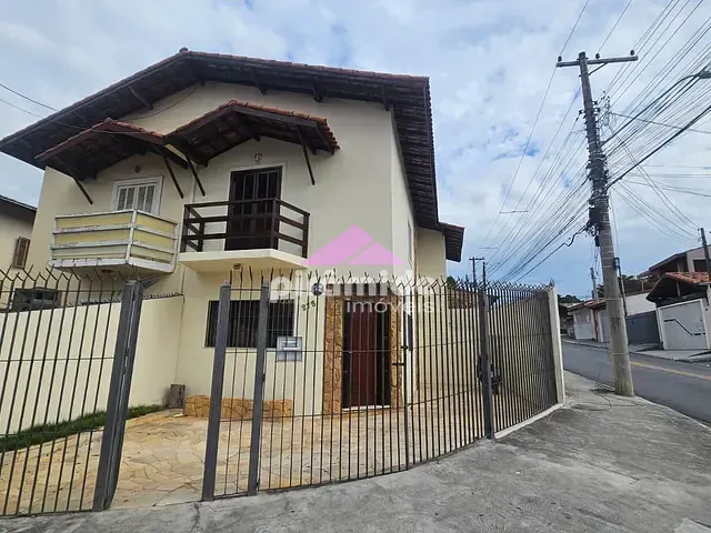 Casa 3 quartos e 2 banheiros, para alugar, no bairro Jardim das Indústrias em São José dos Campos