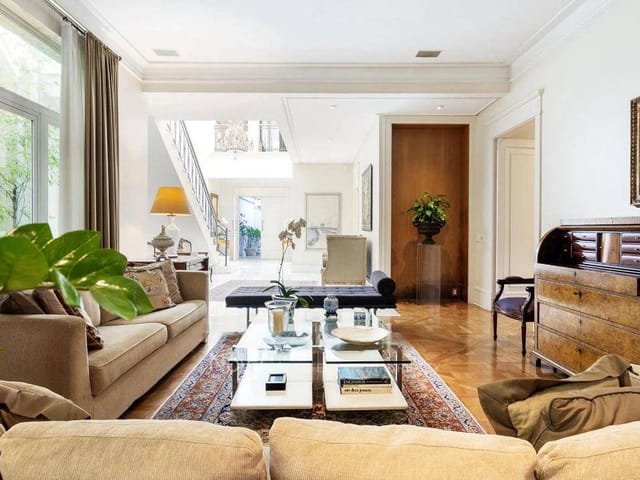 Casa com 837m² 4 quartos e 6 banheiros, à venda, no bairro Vila Nova Conceição em São Paulo