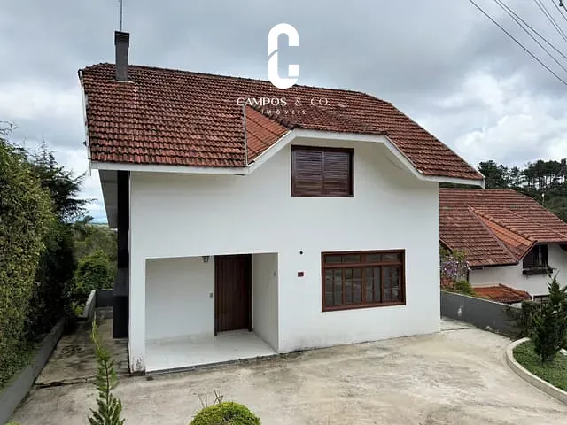Casa com 350m² 3 quartos e 3 banheiros, à venda, no bairro Vila Pora em Campos do Jordão