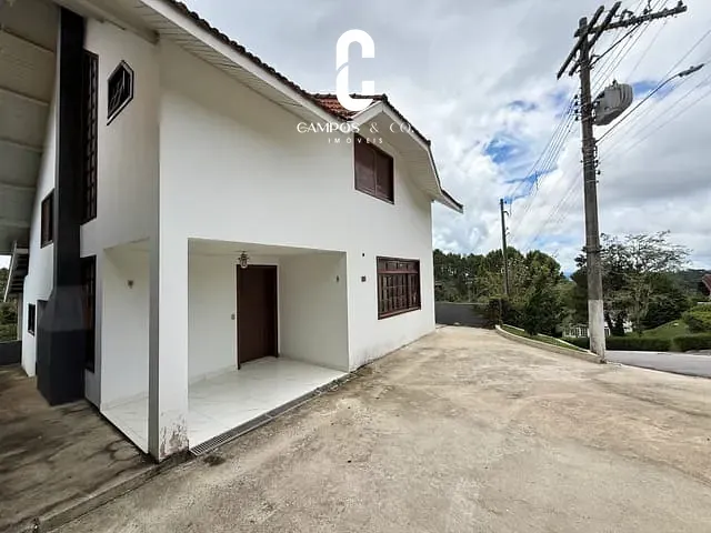 Casa com 350m² 3 quartos e 3 banheiros, à venda, no bairro Vila Pora em Campos do Jordão