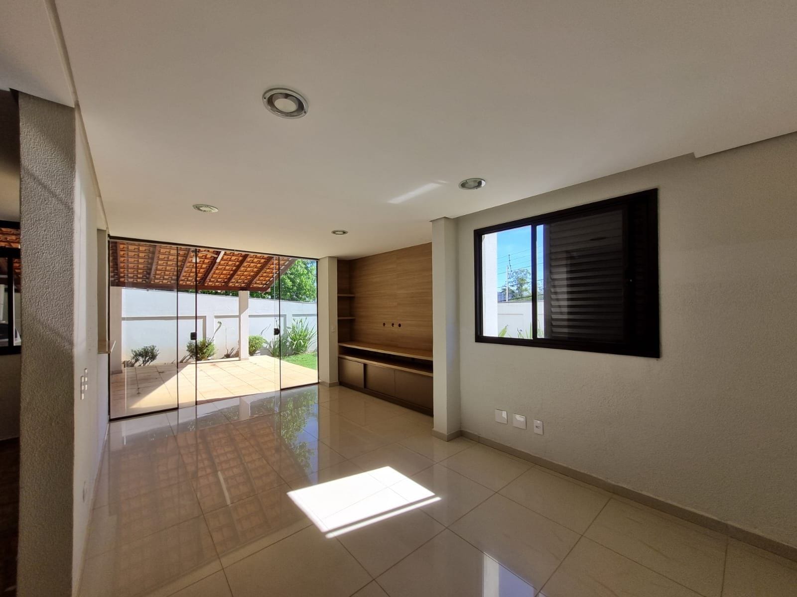 Casa, 4 quartos, 203 m² - Foto 1