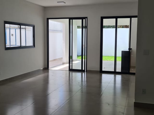 Casa com 318m² 3 quartos e 3 banheiros, à venda, no bairro Guedes em Tremembé