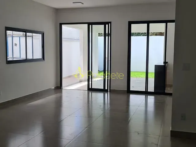 Casa com 318m² 3 quartos e 3 banheiros, à venda, no bairro Guedes em Tremembé