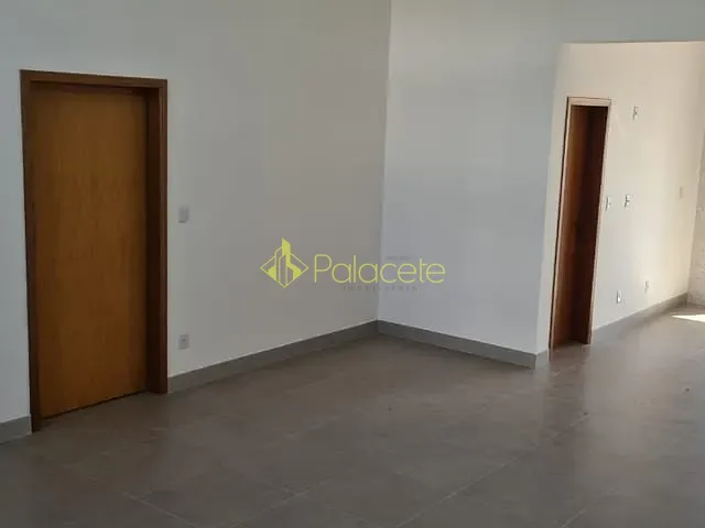 Casa com 318m² 3 quartos e 3 banheiros, à venda, no bairro Guedes em Tremembé