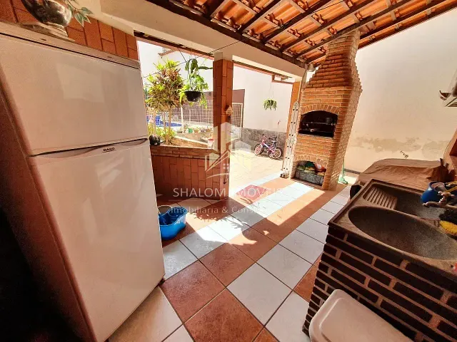 Casa 4 quartos e 3 banheiros, à venda, no bairro Parque Xangri-Lá em Contagem
