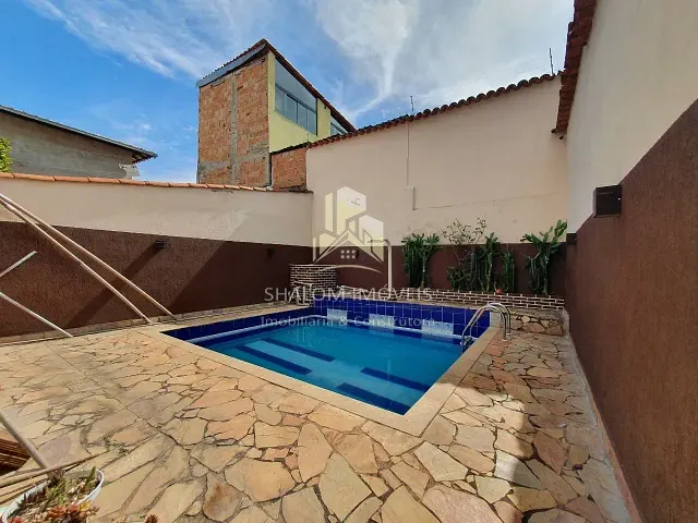Casa 4 quartos e 3 banheiros, à venda, no bairro Parque Xangri-Lá em Contagem