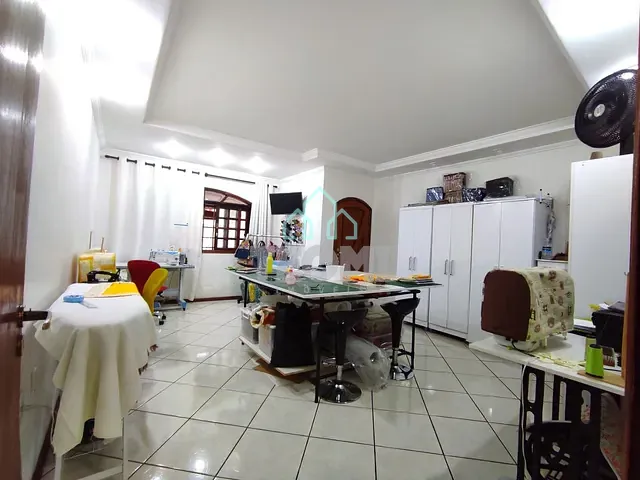 Casa com 300m² 3 quartos e 4 banheiros, à venda, no bairro Jardim Eulália em Taubaté