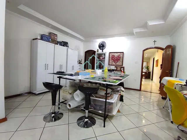 Casa com 300m² 3 quartos e 4 banheiros, à venda, no bairro Jardim Eulália em Taubaté
