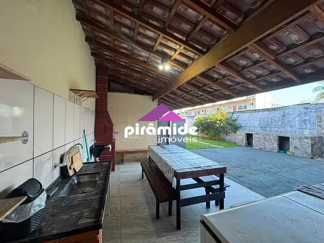 Casa com 600m² 4 quartos e 4 banheiros, à venda, no bairro Maranduba em Ubatuba