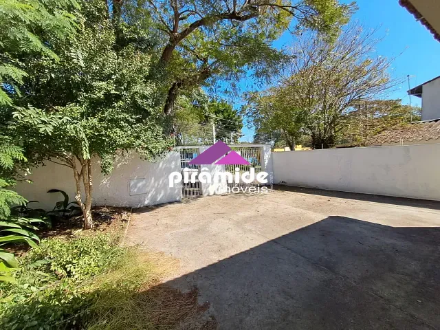 Casa 3 quartos e 3 banheiros, para alugar, no bairro Jardim da Granja em São José dos Campos