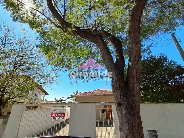 Casa 3 quartos e 3 banheiros, para alugar, no bairro Jardim da Granja em São José dos Campos