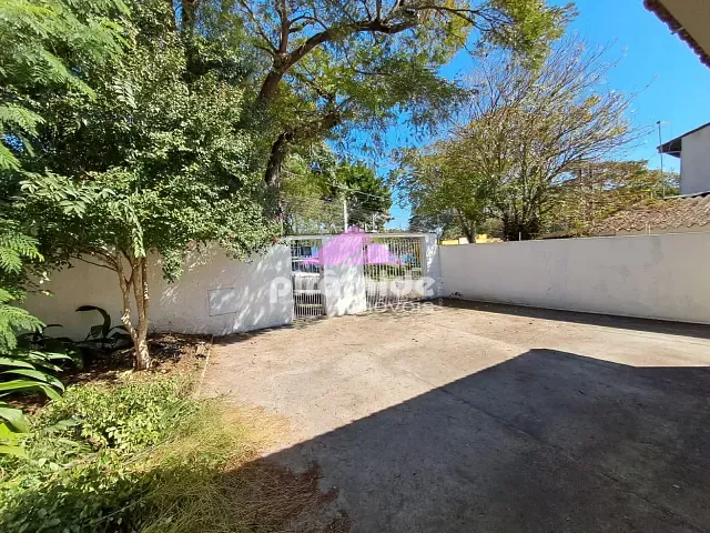 Casa 3 quartos e 3 banheiros, para alugar, no bairro Jardim da Granja em São José dos Campos