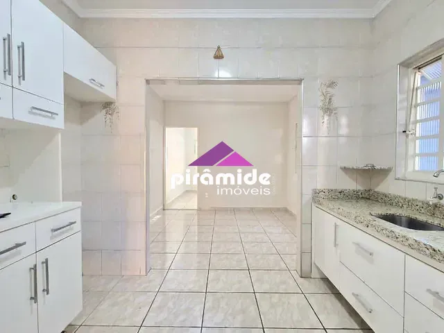 Casa 2 quartos e 1 banheiro, à venda, no bairro Bosque dos Eucaliptos em São José dos Campos