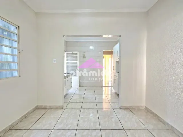 Casa 2 quartos e 1 banheiro, à venda, no bairro Bosque dos Eucaliptos em São José dos Campos