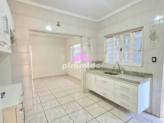 Casa 2 quartos e 1 banheiro, à venda, no bairro Bosque dos Eucaliptos em São José dos Campos