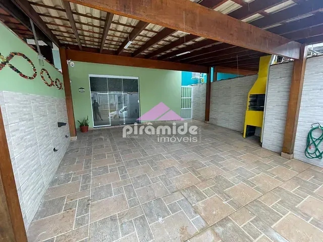 Casa 4 quartos e 3 banheiros, à venda ou para alugar, no bairro Massaguaçu em Caraguatatuba