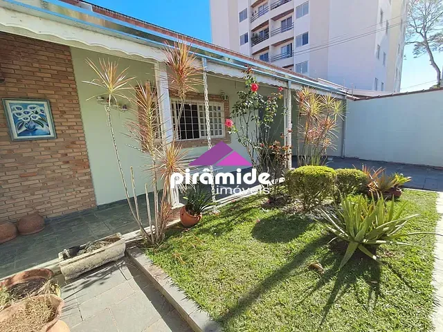 Casa 3 quartos e 3 banheiros, à venda, no bairro Jardim das Indústrias em São José dos Campos