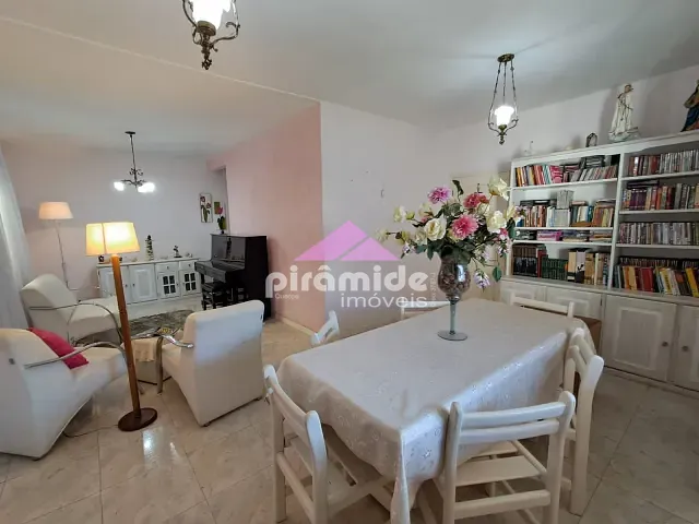 Casa 3 quartos e 3 banheiros, à venda, no bairro Jardim das Indústrias em São José dos Campos