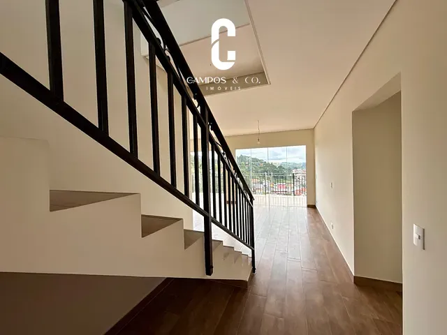 Casa com 400m² 3 quartos e 4 banheiros, à venda, no bairro Vila Inglesa em Campos Do Jordão