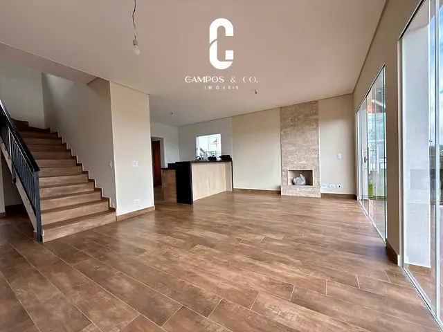 Casa com 400m² 3 quartos e 4 banheiros, à venda, no bairro Vila Inglesa em Campos Do Jordão