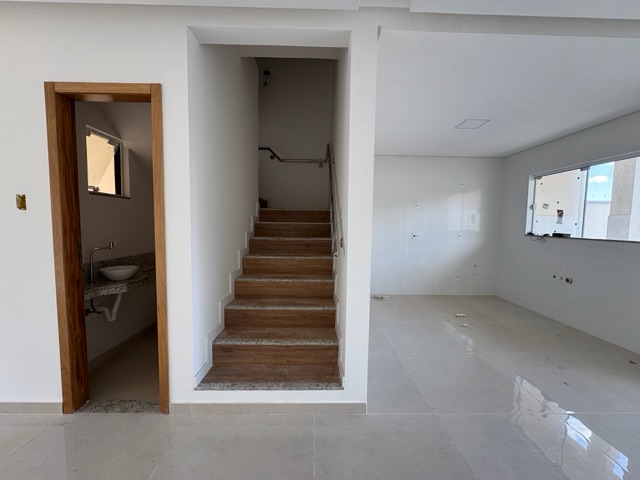 Casa 3 quartos e 3 banheiros, à venda, no bairro Jardim Ecoville I em Cambé