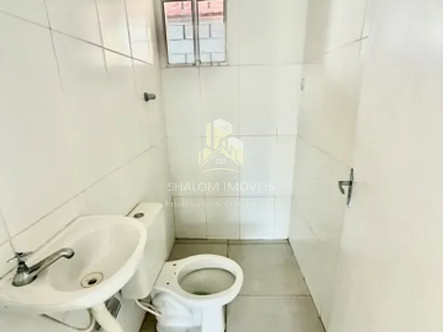 Casa 2 quartos e 2 banheiros, à venda, no bairro Parque Xangri-Lá em Contagem
