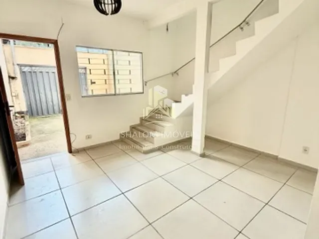 Casa 2 quartos e 2 banheiros, à venda, no bairro Parque Xangri-Lá em Contagem