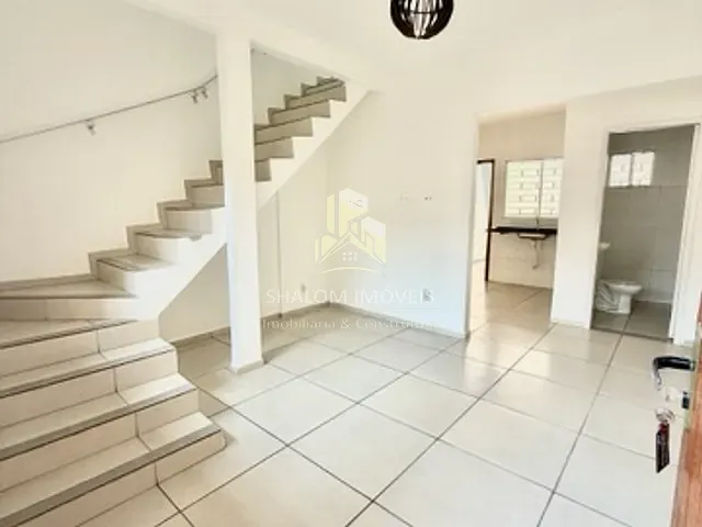 Casa 2 quartos e 2 banheiros, à venda, no bairro Parque Xangri-Lá em Contagem