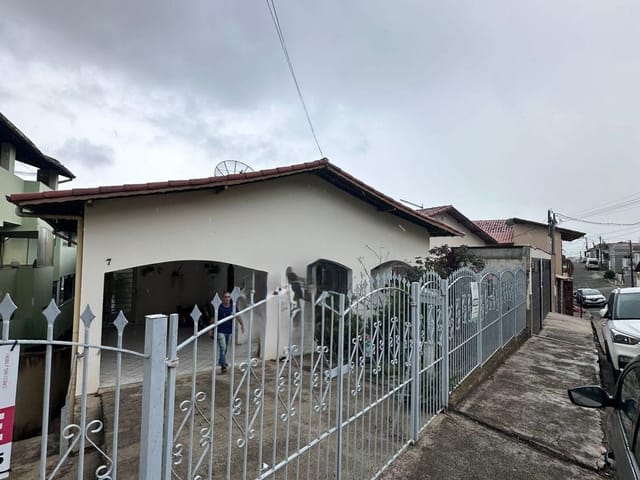 Casa com 380m² 3 quartos e 2 banheiros, à venda, no bairro Centro em Extrema