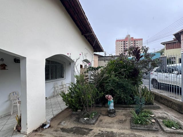 Casa com 380m² 3 quartos e 2 banheiros, à venda, no bairro Centro em Extrema