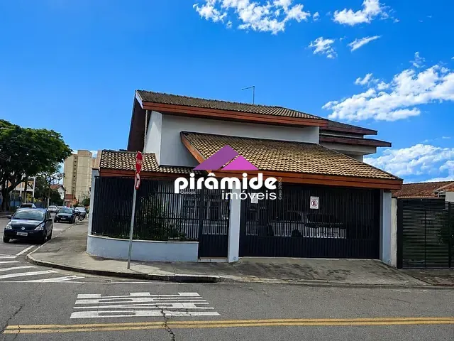 Casa com 300m² 4 quartos e 5 banheiros, à venda, no bairro Vila Industrial em São José dos Campos