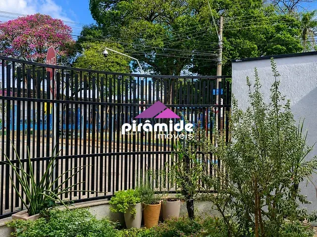 Casa com 300m² 4 quartos e 5 banheiros, à venda, no bairro Vila Industrial em São José dos Campos