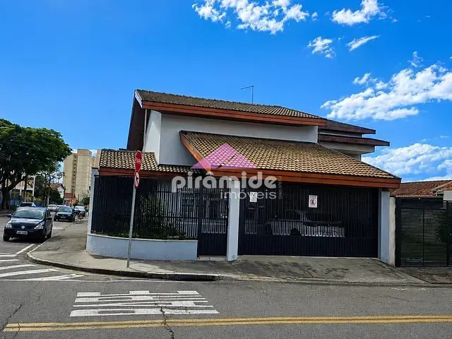 Casa com 300m² 4 quartos e 5 banheiros, à venda, no bairro Vila Industrial em São José dos Campos