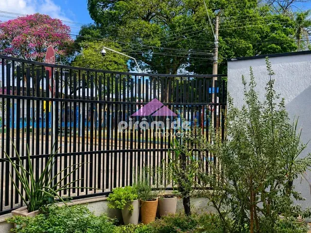 Casa com 300m² 4 quartos e 5 banheiros, à venda, no bairro Vila Industrial em São José dos Campos