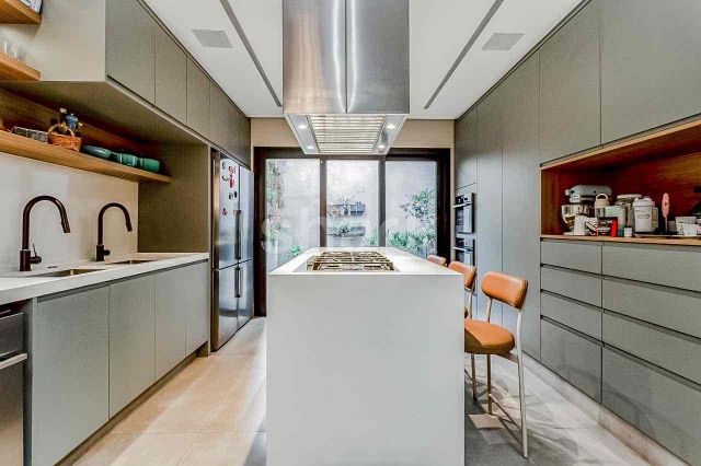 Casa com 180m² 4 quartos e 6 banheiros, à venda, no bairro Vila Nova Conceição em São Paulo