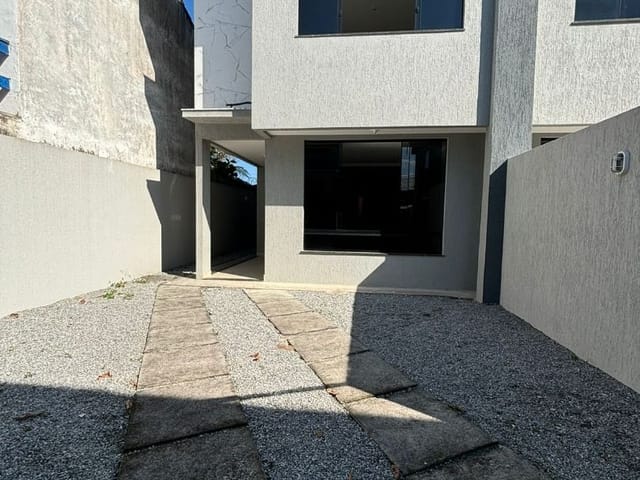 Casa com 110m² 3 quartos e 4 banheiros, à venda, no bairro Costazul em Rio das Ostras